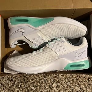 NIB Nike Air Max Bella TR 4 White Green Glow Size 10 Wmns